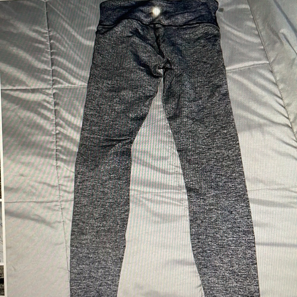 LULULEMON ATHLETICA MID RISE LEGGINGS. - Picture 2 of 7
